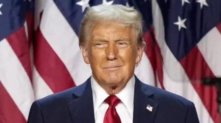 Трамп Иранға қатысты шешім қабылдау кезеңінде екенін айтты