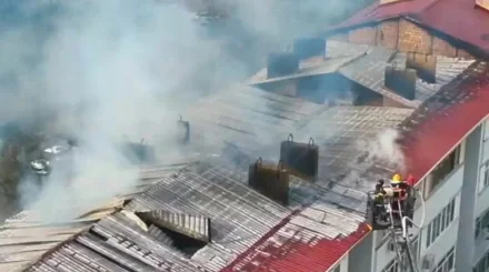 Қонаевта үйдің шатыры өртенді: 120 адам эвакуацияланды