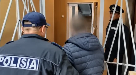 Разбил теплую остановку и попал на камеры: жителя Каркаралинска отправили под арест