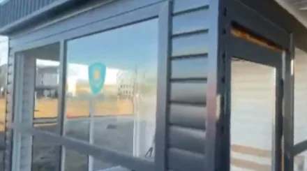  Қарағанды облысында аялдаманың әйнегін сындырған тұрғын 5 тәулікке қамалды 