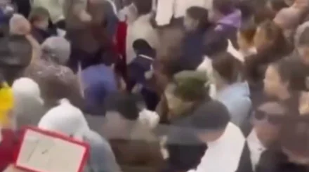 Давка из-за дешевой одежды: в Атырау наказали арендатора бутика