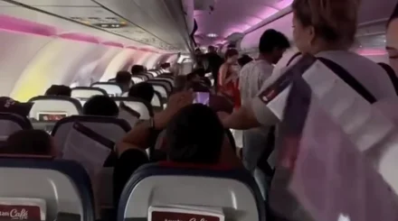 «Ұшақ ішінде 45 минут отырдық»: қазақстандық FlyArystan-ды сотқа берді - кім жеңеді?