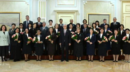  Президент бір топ мұғалімге жоғары мемлекеттік наградалар табыстады 