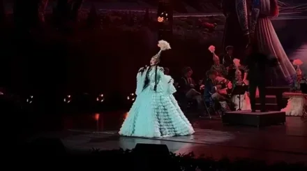 «Ән шырқау құрметі бұйырды»: Мәдина Сәдуақасова Бейжің төрінде өнер көрсетті (ВИДЕО)