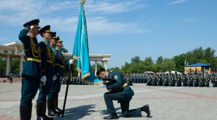   Ұстаздар күні: ұландық болашақ офицерлердің мектебі ұстаздан басталады   