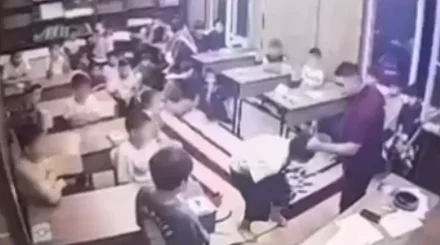 Алматы облысында балаларды аяусыз ұрған медресе ұстазы жұмысынан қуылды (ВИДЕО)