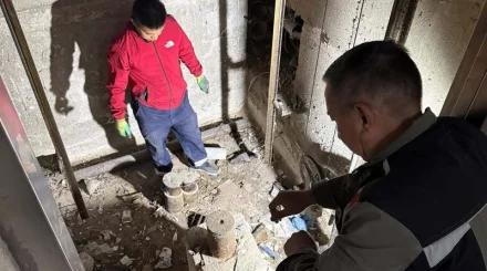 Лифт сорвался с третьего этажа в Атырау, пострадали люди