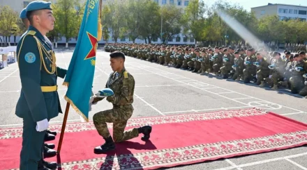 Алматы облысында 600-ге жуық десантшы Жауынгерлік тумен қоштасты