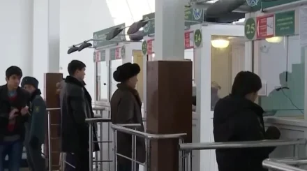 Нарушили правила пребывания: сотни иностранцев покинули Казахстан