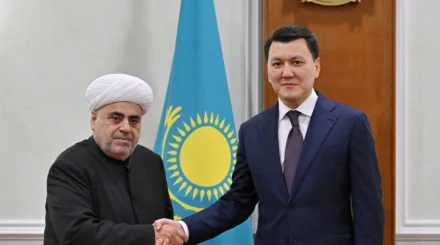   Ерлан Қарин Әл-Азһар және әлемдік діни ұйымдар өкілдерімен кездесті   