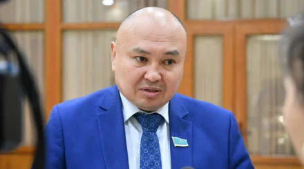 “Жұмыс жүргізіліп жатыр”: Сайыров Украинадағы соғысқа әкетілген жастар жайлы не дейді