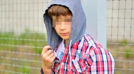 Пришел с ножом и веревкой: родители в панике бросились к школе в Уральске