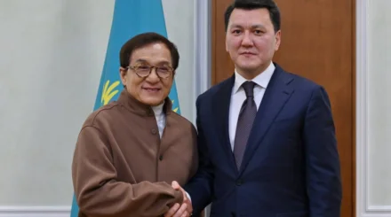 Ерлан Қарин әйгілі Джеки Чанмен кездесті