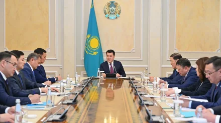 Вице-Президент Қазақстан Халық Кеңесінің алғашқы сессиясында Мемлекет басшысы айтқан бастамаларды іске асыру мәселелері бойынша кеңес өткізді
