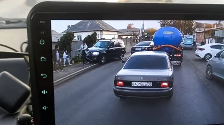 Автомобиль вылетел на тротуар с пешеходами в Алматинской области