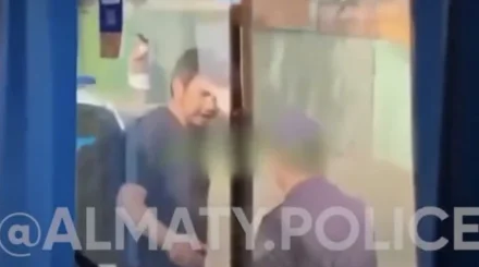  Алматы тұрғыны автобуста жанжал шығарғаны үшін 12 тәулікке қамалды 