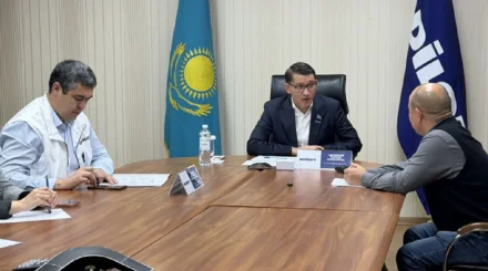 Баспана, еңбек дауы, әлеуметтік қорғау: Құрылтай депутатына бірнеше азамат арызын айтып келді
