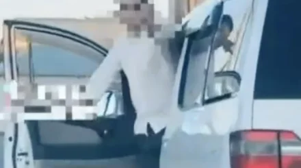 Пассажир устроил опасный трюк на дороге: водителя наказали (ВИДЕО)