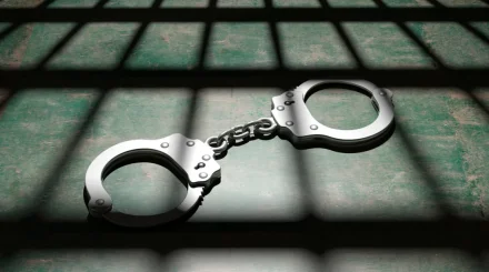 Петропавлда автобуста әйелге тиісіп, балағаттаған ер адам 15 тәулікке қамалды
