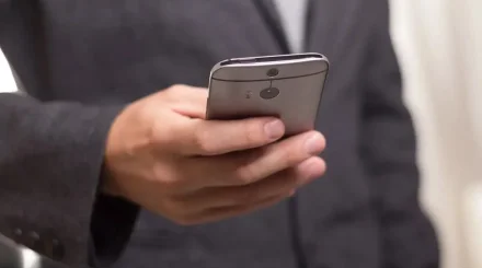 Астанада Telegram арқылы әдемі қызбен «танысқан» бес жігіт иен далада масқара күйге түскен