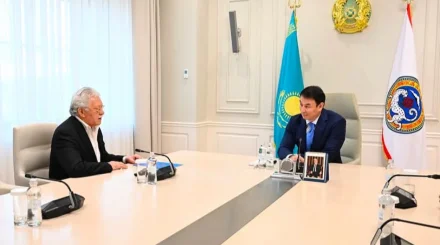 Касым-Жомарт Токаев поздравил Досхана Жолжаксынова с юбилеем