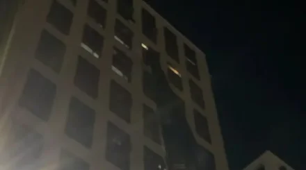 Мужчина сорвался с 15-го этажа и удержался на кронштейне кондиционера в Астане