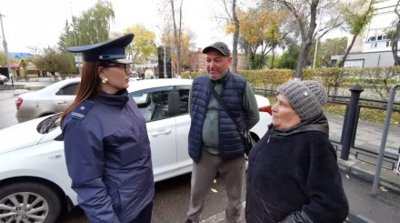 Петропавлда такси жүргізушісі зейнеткерді интернет-алаяқтардан құтқарып қалды