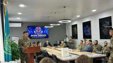   «Орталық» өңірлік қолбасшылығының қолбасшысы жас бүркіттермен кездесті   