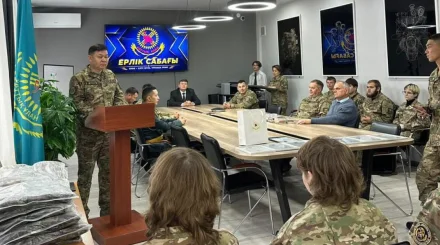  Жас бүркіттерге – ерлік өнегесі: Ұлттық ұлан қолбасшысы курсанттармен кездесті 