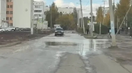 Көкшетаудың жолдары қашан жөнделеді? Қала тұрғындары су басқан көшелерге наразы