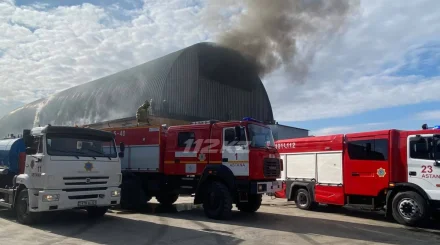 Пожар в ангаре на проспекте Акжол в Астане локализовали