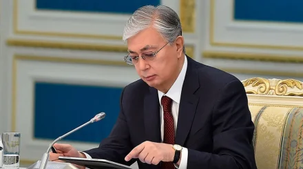 Президент Мәслихат депутаттарының өкілеттігін мерзімінен бұрын тоқтату туралы Жарлыққа қол қойды