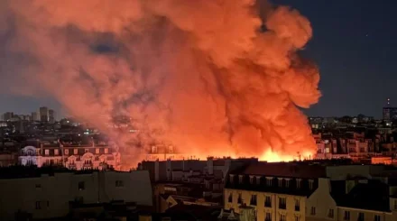 Старейший крытый рынок Парижа полностью уничтожен пожаром