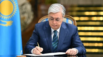   Президент мәслихаттардың өкілеттігін мерзімінен бұрын тоқтату туралы Жарлыққа қол қойды   