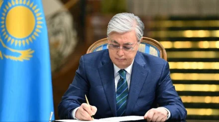 Тоқаев барлық деңгейдегі мәслихаттың өкілеттігін тоқтатты