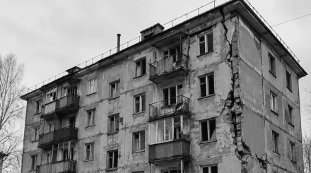 Десятки семей рискуют остаться под завалами аварийного дома в Улытау