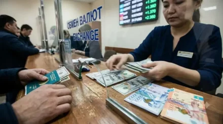 Тенге укрепился ко всем основным валютам