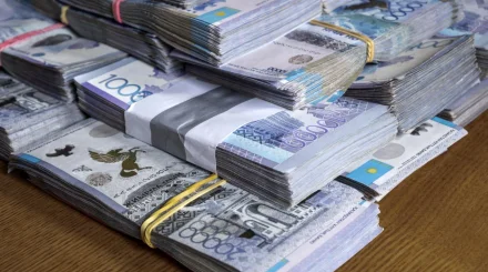 Түркістан тұрғыны үй жөндеп жүріп, шатырдан 5 миллион теңге тауып алды