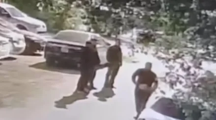 Алматыда көлік тұрағына таласқан ер адам көршісін пышақтап өлтірді