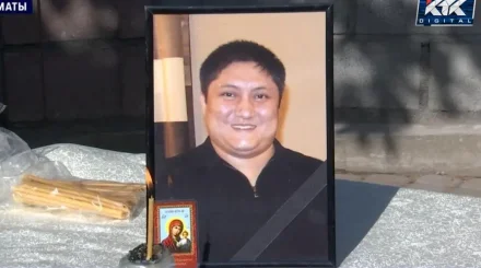 Алматыда жүкті әйелдің көз алдында ер адамды көлік тұрағына бола пышақтап өлтірді