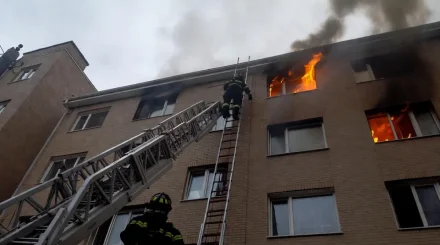 Три человека погибли при пожаре в жилом доме, еще пятеро пострадали