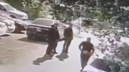 Алматыда көлік тұрағына таласқан ер адам көршісін пышақтап өлтірді