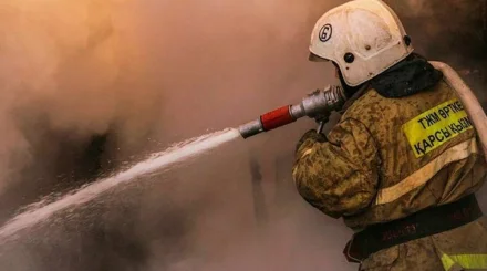 Крупный пожар вспыхнул на заводе в Усть-Каменогорске