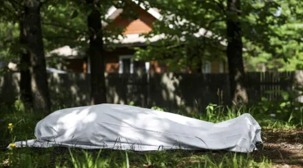 42-летнего мужчину застрелили возле собственного дома, убийц разыскивает полиция