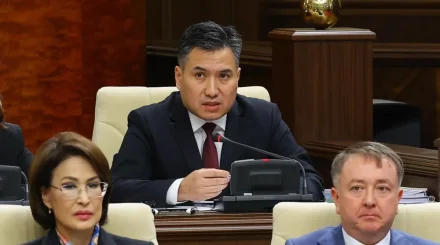 Екі пәтер, Toyota Camry, 1,2 млн теңге жалақы: Еңбек министрі қай санатқа жататынын ашық айтты