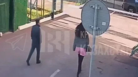 Схватил за ягодицы и ушел