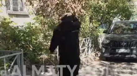 Алматыда интимдік қызмет көрсететін әйелмен кездескен ер адам полицияға арызданды