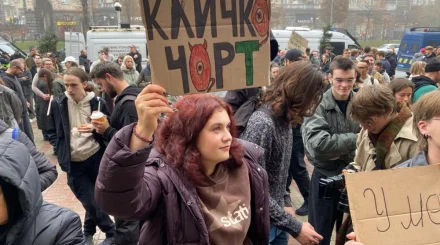 В Киеве сотни людей вышли на митинг с требованием отставки Кличко