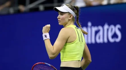 Елена Рыбакина сменила спортивную форму на китайский наряд и удивила поклонников (ВИДЕО)