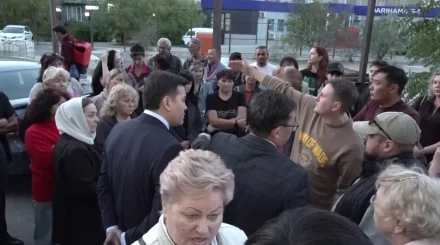 В Актау жители выступили против строительства теплового пункта между домами